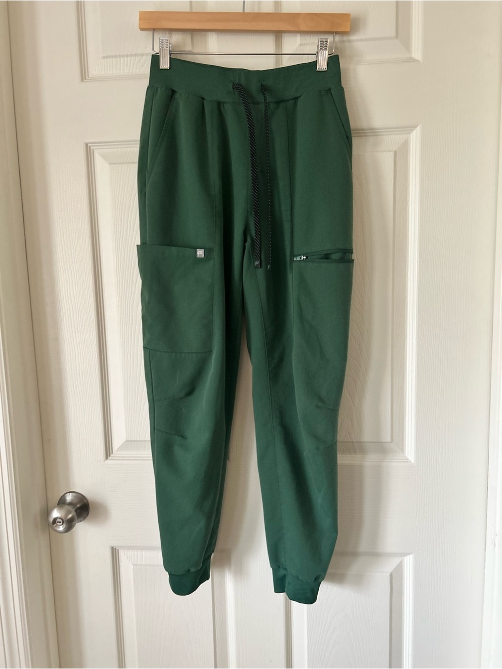 Fabletics Hunter Green Cargo Jogger Scrub Pants Drawstring Pockets Women's S